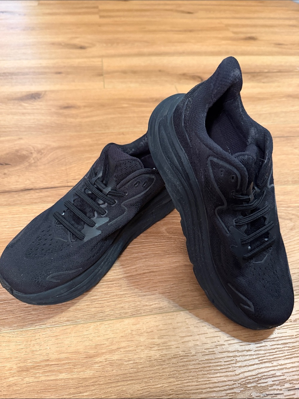 Hoka women’s Clifton 10 Running or Walking Shoes EUC 7.5